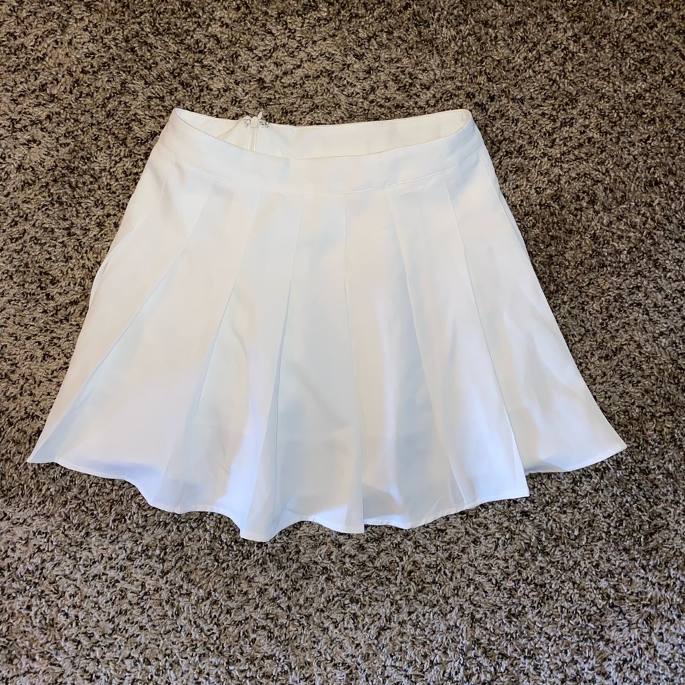 ✏️SHEIN WHITE PLEATED SKIRT✏️